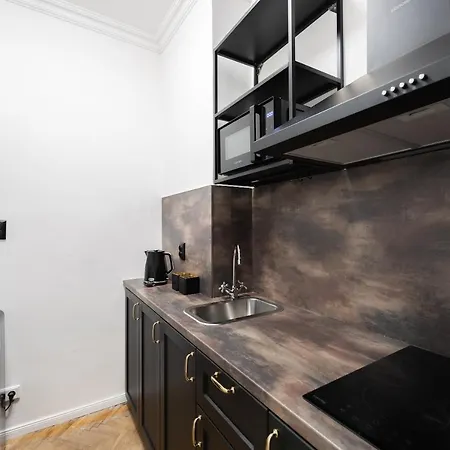 Crystal Studio Near The Old Town