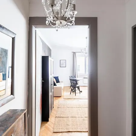 Crystal Studio Near The Old Town